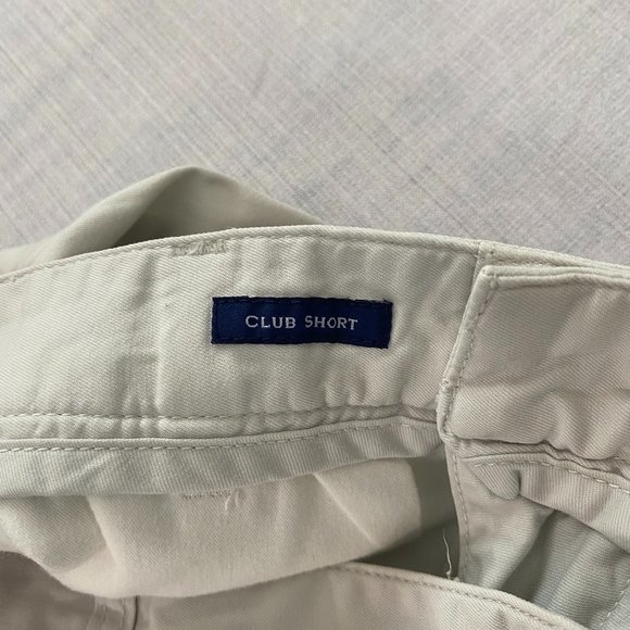 Vineyard Vines Men's Khaki Club Short Size 32 - Picture 2 of 6